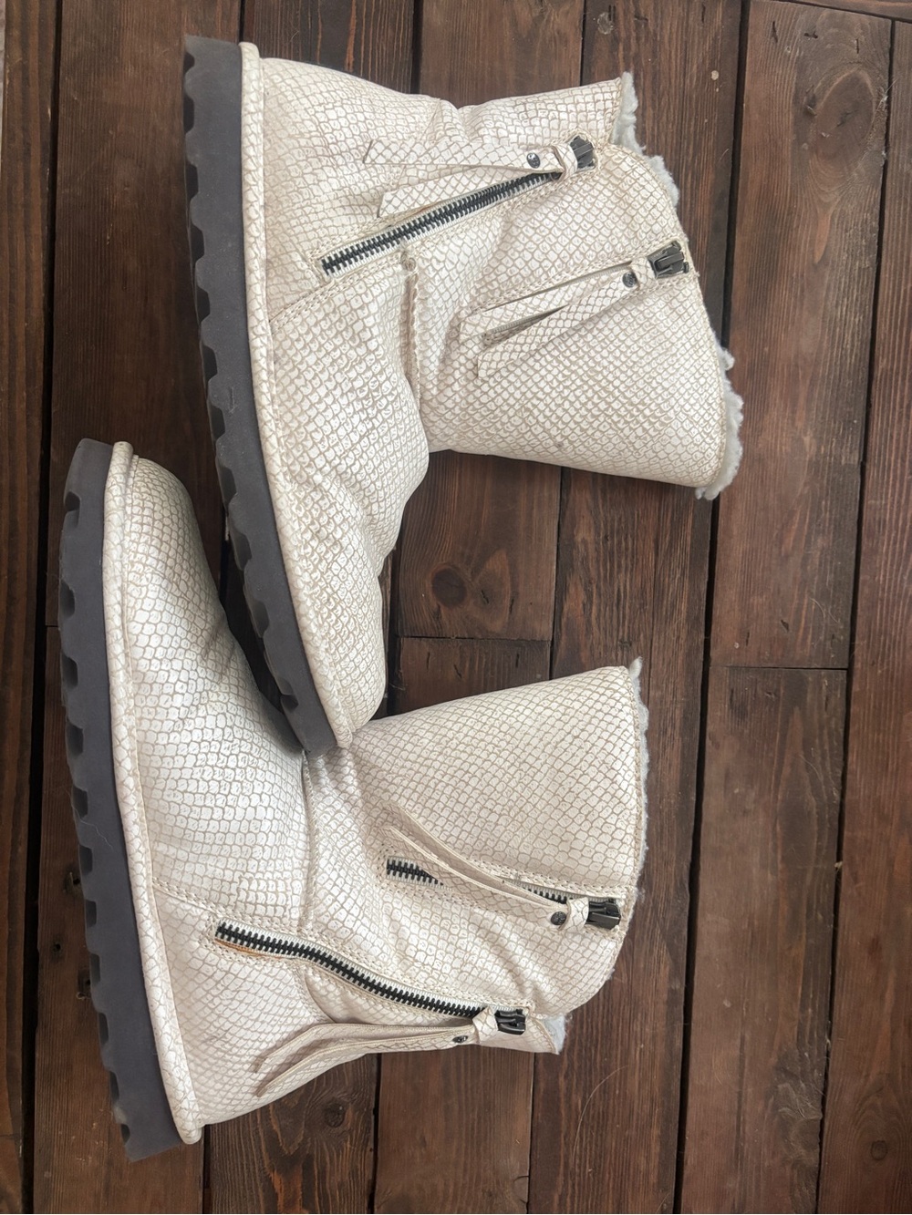 Women’s Ivory Quilted Zip-Accent Winter Boots